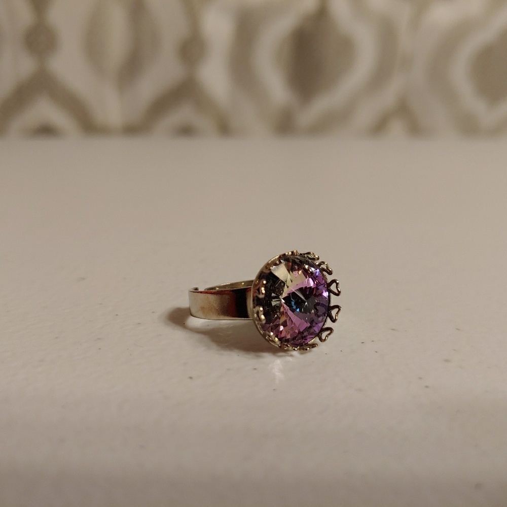 Adjustable crystal ring.